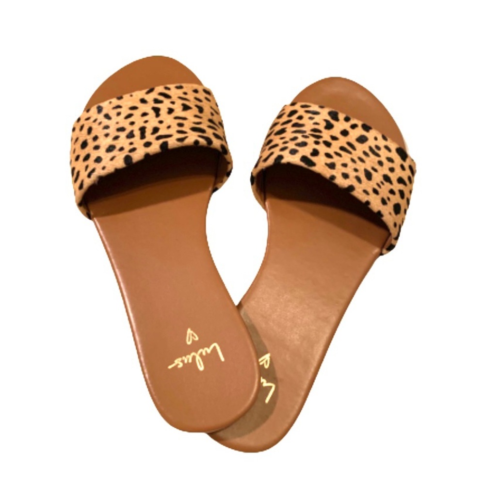 Like New Lulus Cheetah Print Slip On Sandals.